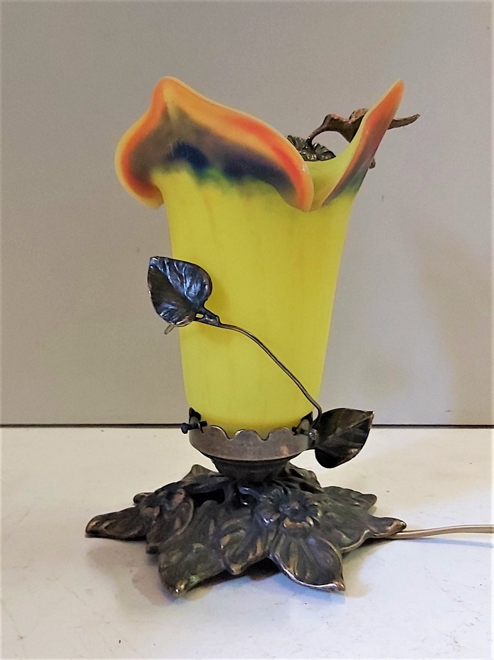 Lampe en pâte de verre et laiton massif patiné, modèle Colibri PM, tulipe jaune citron rouge et bleu, hauteur 25 cm