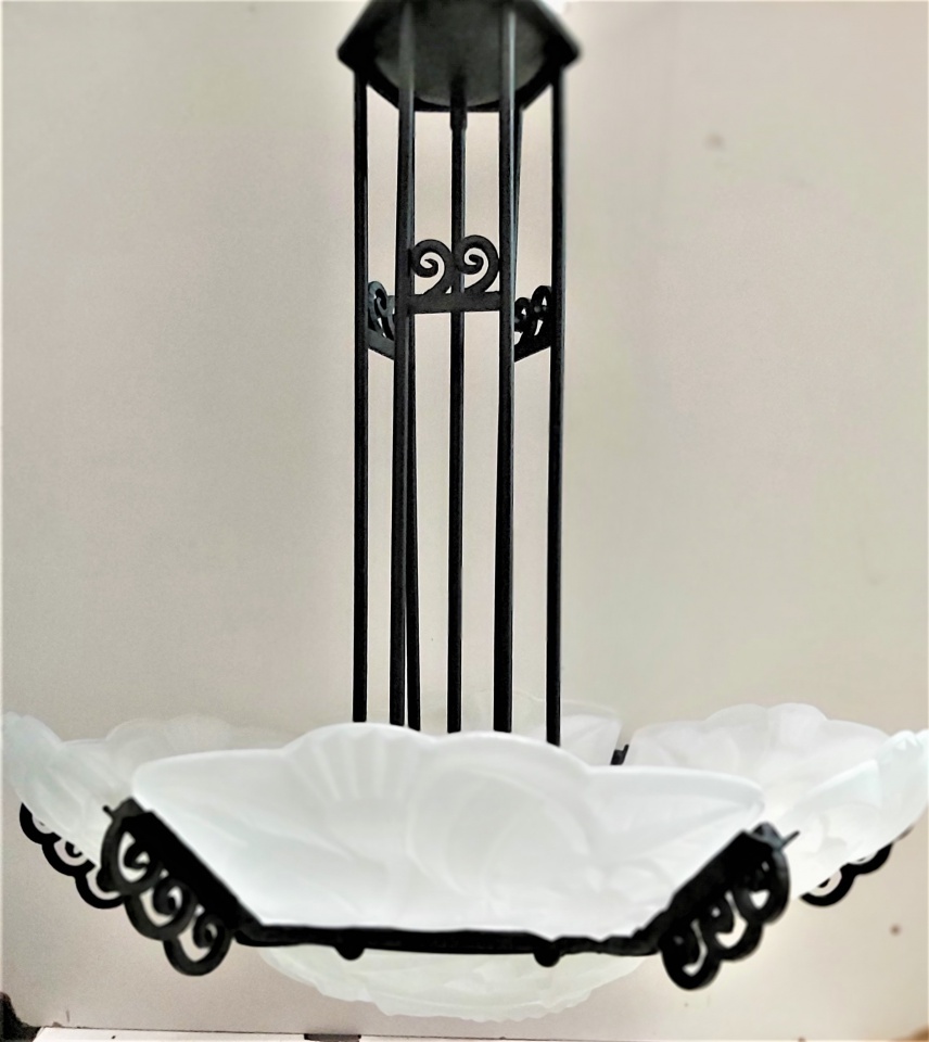 Lustre Art Déco avec plaques en verre pressé type Muller, vue d'ensemble