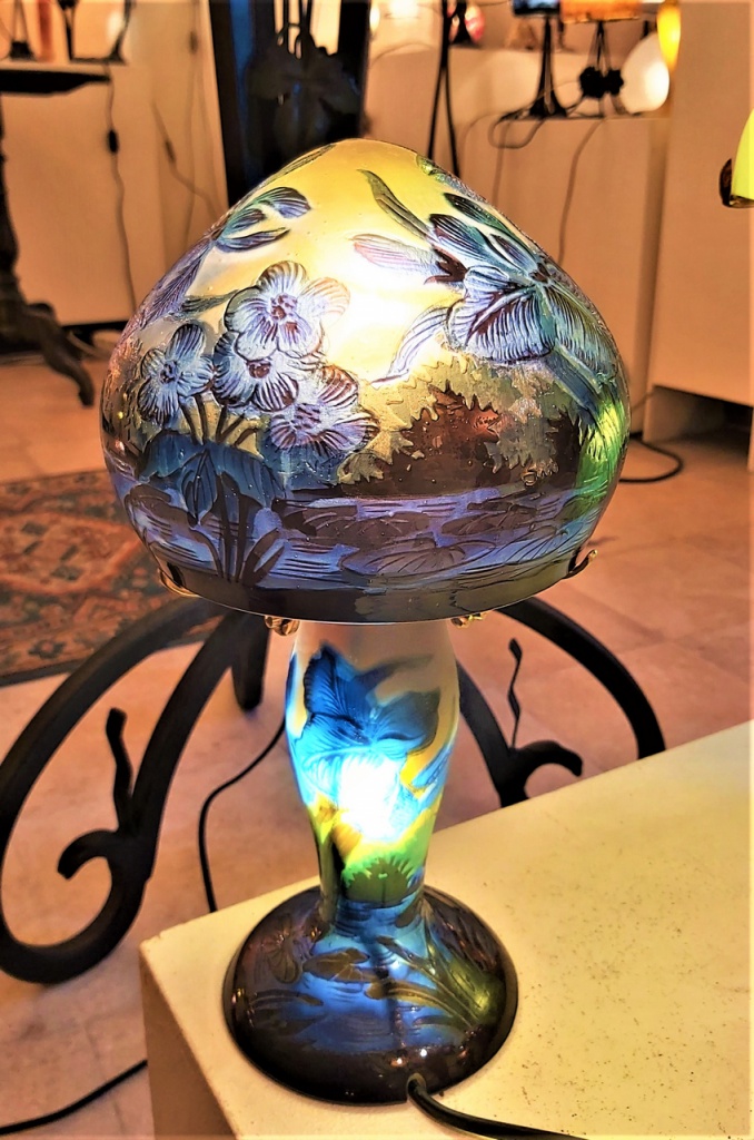 Lampe Art Nouveau, lampe Gallé style, lampe pâte de verre, modèle Mini IK fleurs bleues