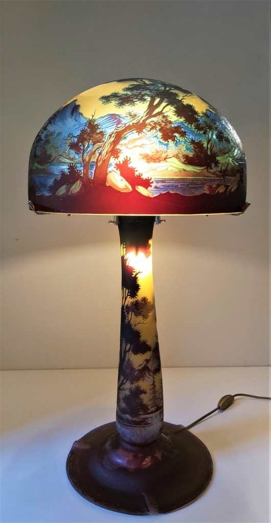 Lampe Art Nouveau en verre gravé, style Gallé, modèle ROSALIE paysage BLEU, hauteur 60 cm