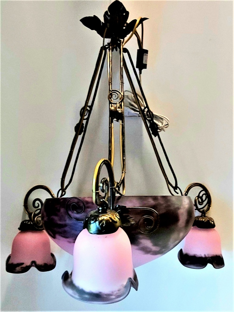 Lustre pâte de verre, plafonnier en pate de verre, suspension en pate de verre, modèle Vigne Coupe 38 Rose Berlingot hauteur 70 cm, largeur 65 cm