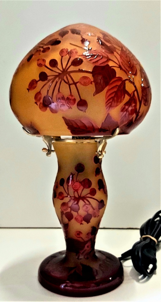 Lampe Art Nouveau,  lampe Gallé style,  lampe pâte de verre, 2 nouveaux modèles : Mini IK Eglantine Rouge ou Mini IK Paysage rouge, hauteur 28 cm, lar