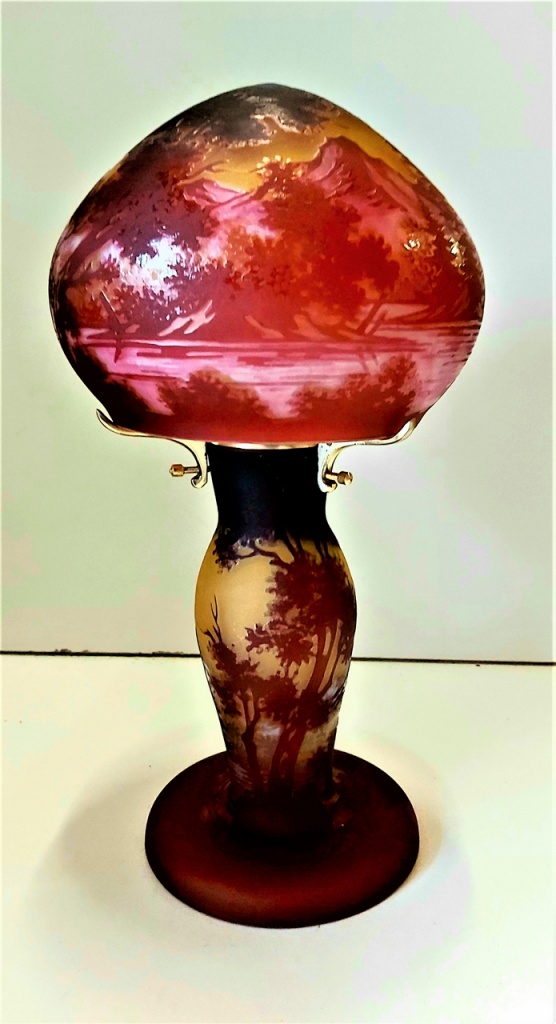 Lampe Art Nouveau,  lampe Gallé style,  lampe pâte de verre, 2 nouveaux modèles : Mini IK Eglantine Rouge ou Mini IK Paysage rouge, hauteur 28 cm, lar