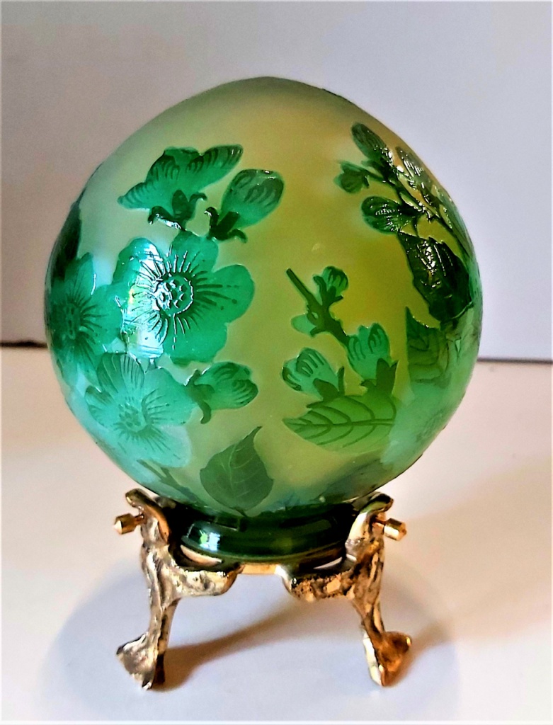 Lampe Art Nouveau en bronze, lampe Gallé style, lampe pâte de verre, modèle boule verre grabé fleurs vertes