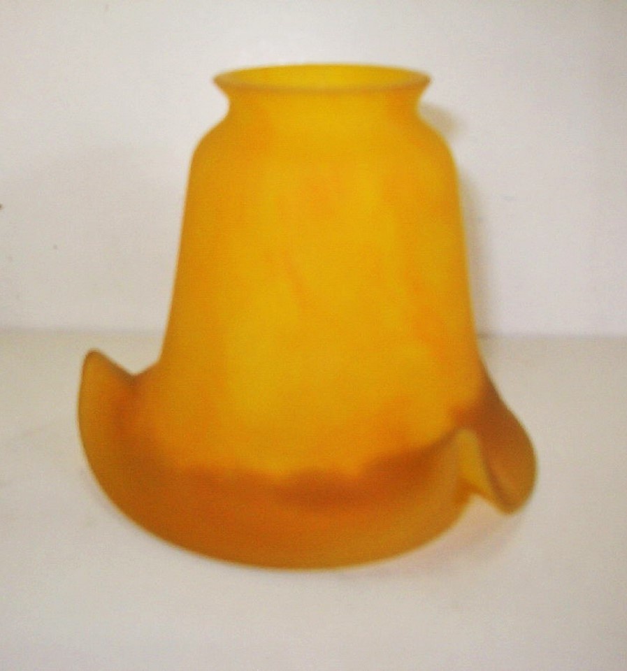 Tulipe PATE DE VERRE PM miel. Hauteur 10 cm.