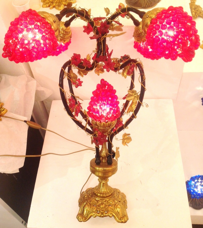 Lampe brasserie, lampe bronze, lampe grappe raisin, modèle Athéna 5 Grappes rouge, lampe TIEF
