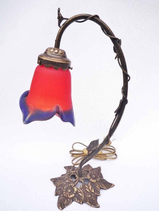 Lampe en pâte de verre et laiton massif patiné, modèle colibri gm tulipe rouge pm pointe.Hauteur 35 cm