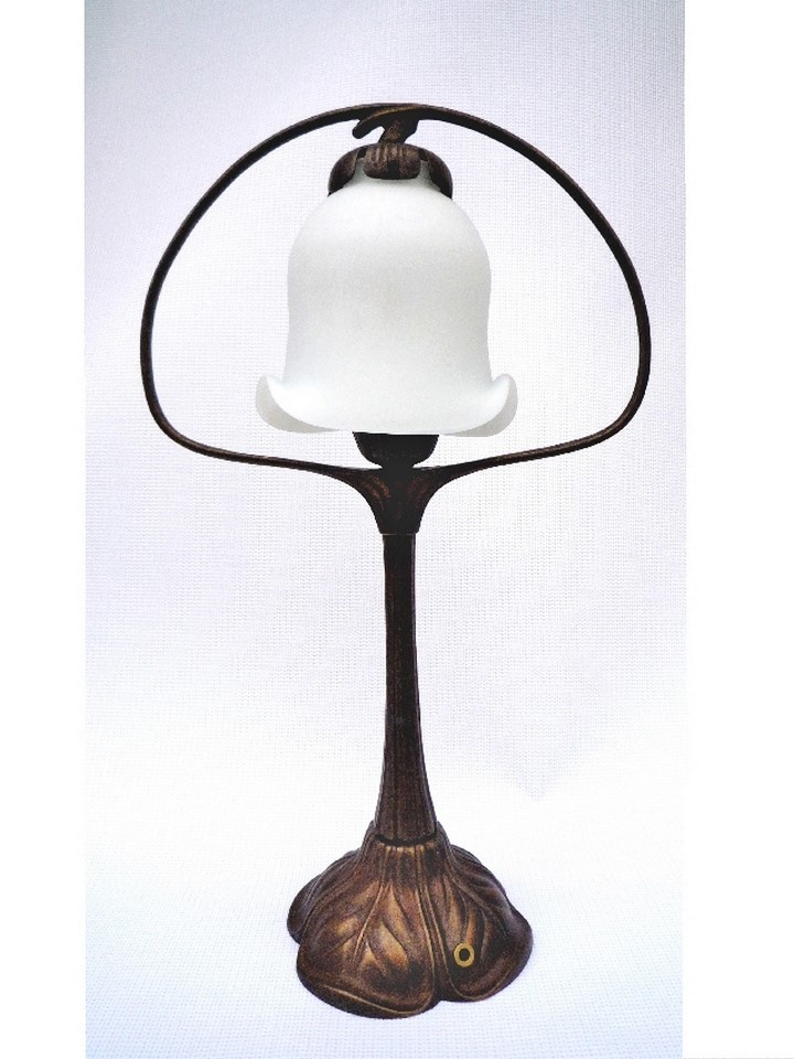 Lampe en pâte de verre et laiton massif patiné, Palme Cerceau Blanc albâtre. Hauteur 43 cm.