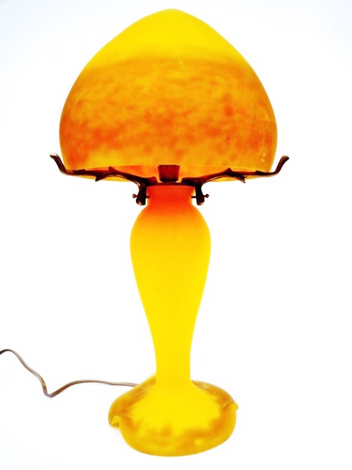 Lampe en pâte de verre, Iris MM Jaune Miel . Lampe pate de verre. Hauteur 45 cm.