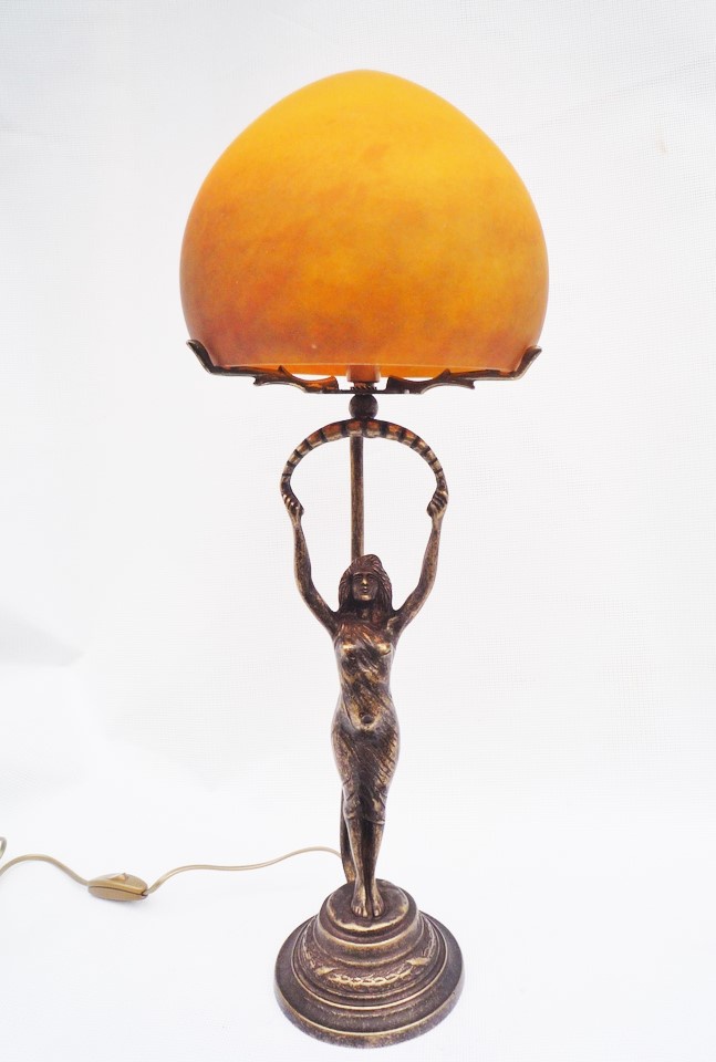 Lampe en pâte de verre et bronze, Venus cone 20 miel. Hauteur 60 cm. Lmape en pâte de verre