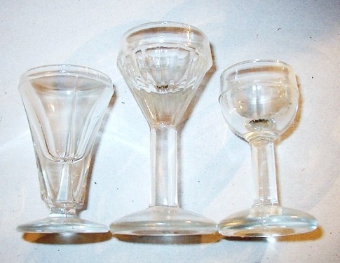 VERRES BISTROT ANCIENS. HAUTEUR ENVIRON 5 CM, PRIX A L'UNITE