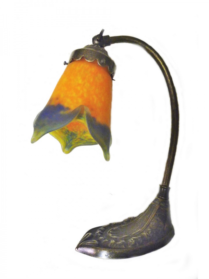 Lampe en pâte de verre et laiton massif patiné, Palme PM Orange Clair. Hauteur 27 cm