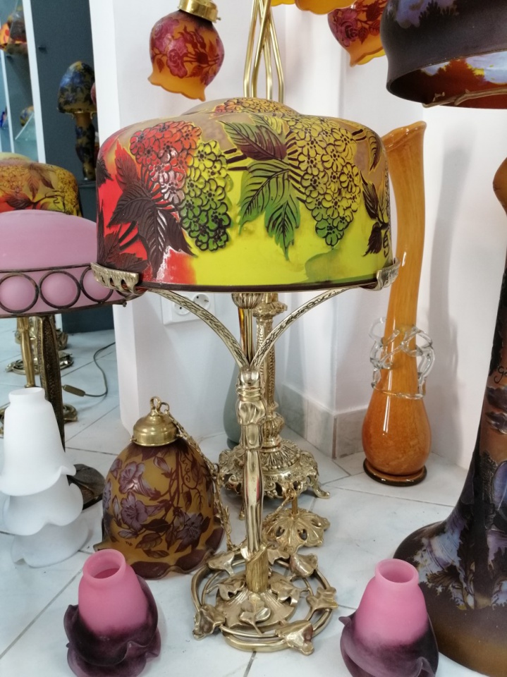 Lampe Art Nouveau en bronze, lampe Gallé style, lampe pâte de verre, modèle aux ombelles PM style Majorelle