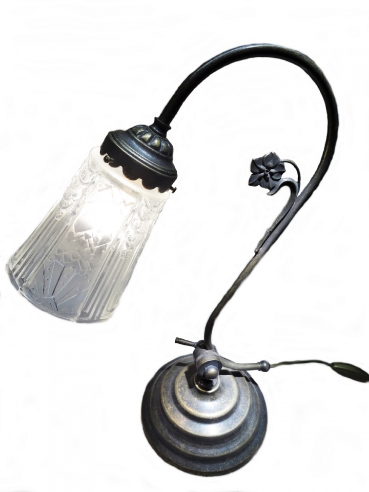 Lampe Art Déco pour restaurant et brasserie ou hôtel, BK balancier tulipe en verre pressé. Hauteur 40 cm.