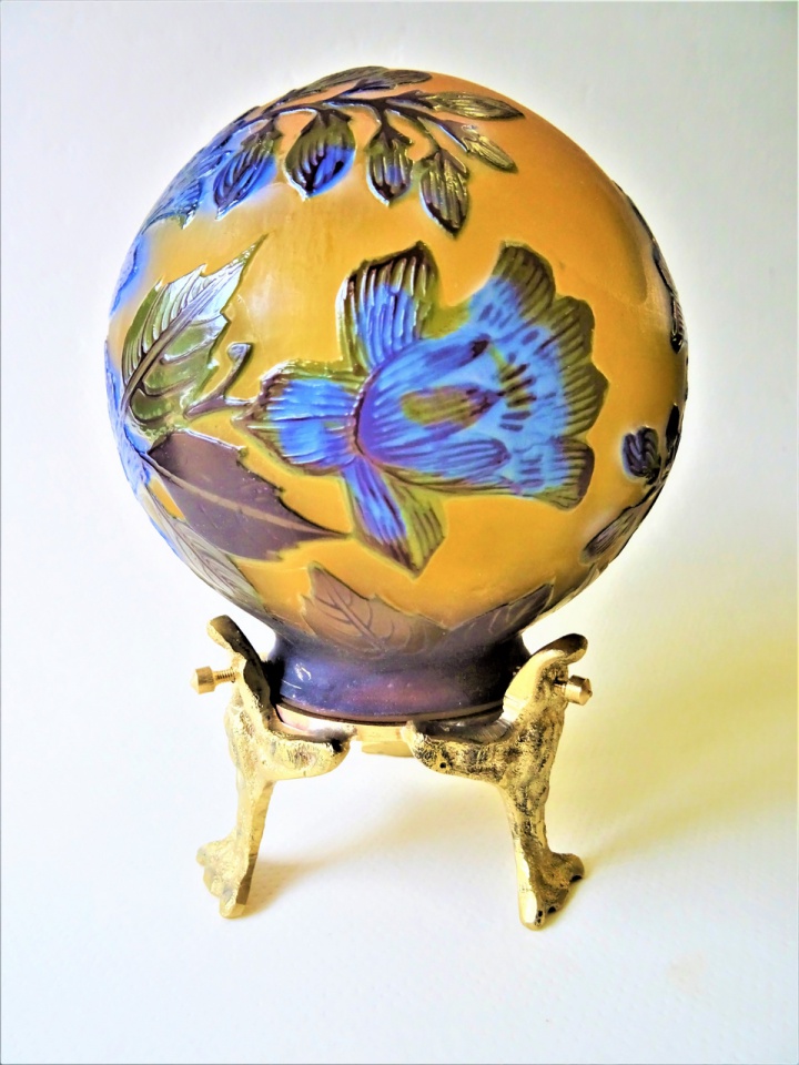 Lampe Art Nouveau en bronze, lampe Gallé style, lampe pâte de verre, modèle boule pm fleur bleue