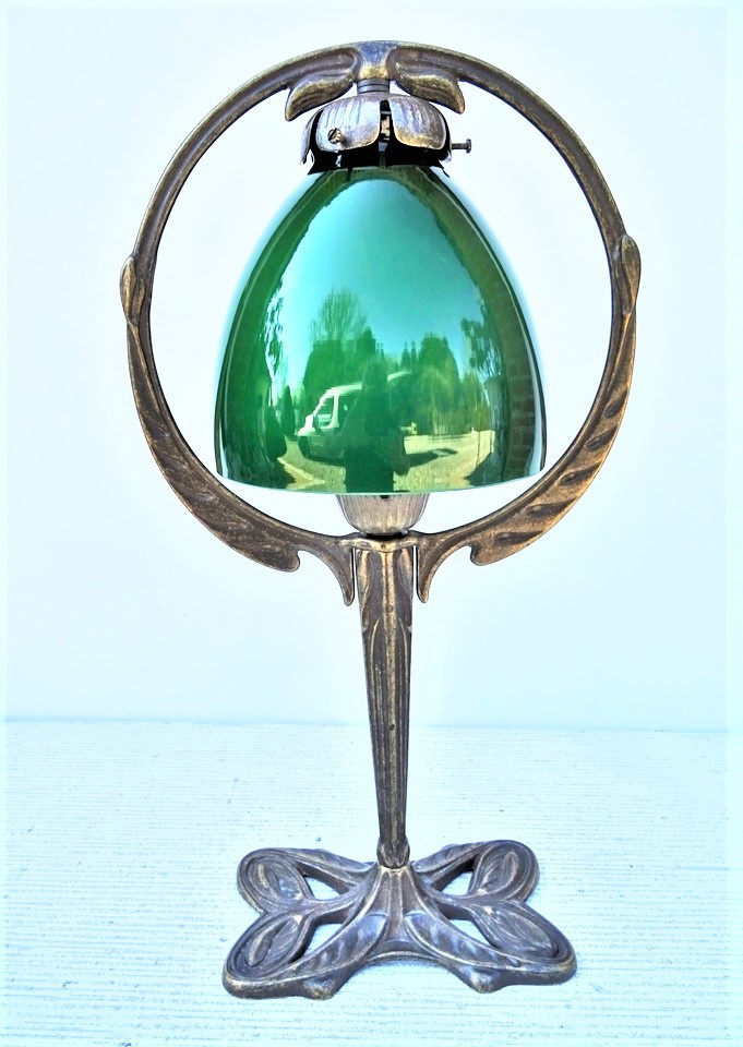 Lampe Art Déco, lampe pour hôtel ou restaurant et brasserie BK ART DECO  Papillon avec réflecteur vert