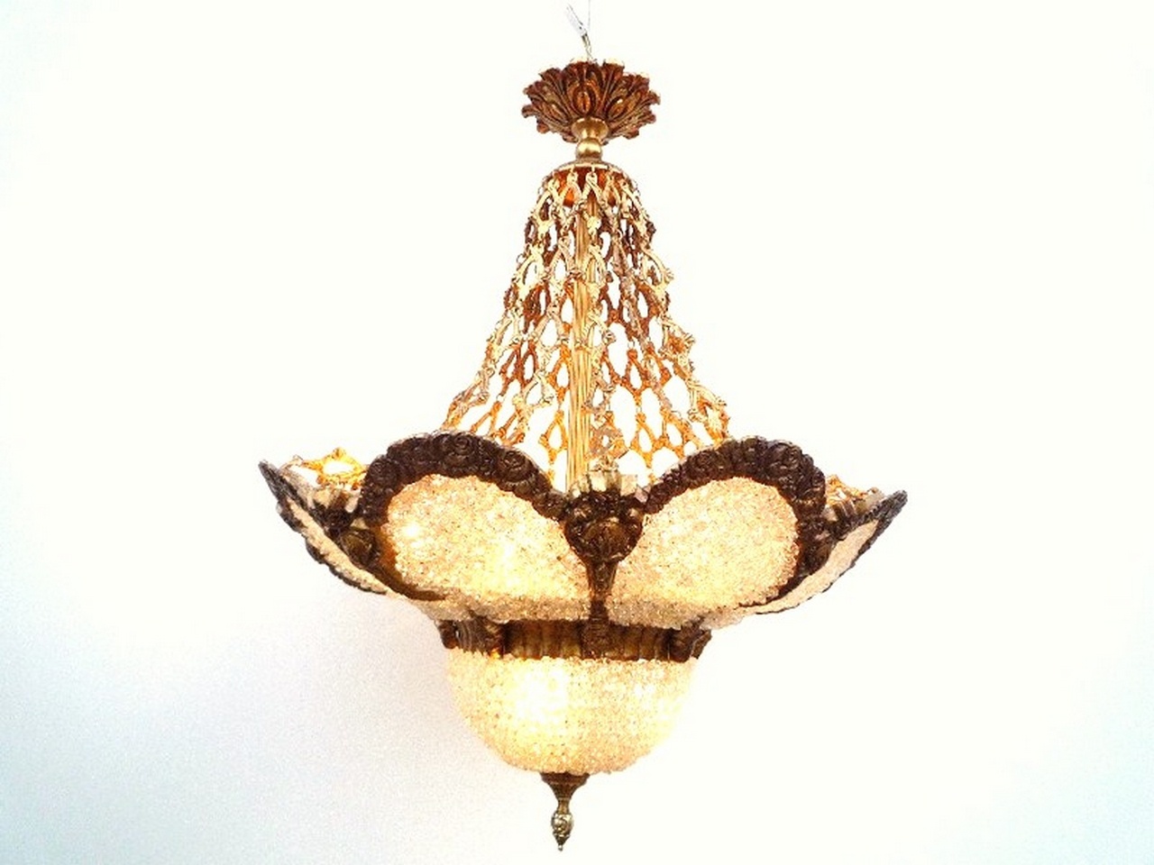 Lustre cristaux de verre, Deauville blanc.Hauteur 90 cm. Bronze et fleurs de verre