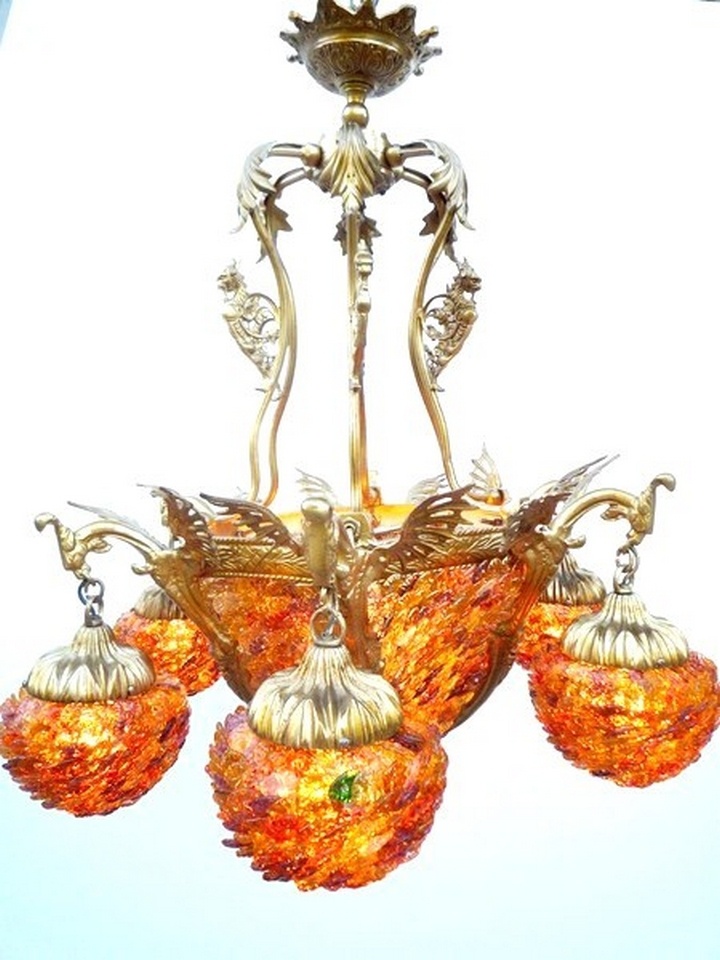 Lustre cristaux de verre, Dragon coloré. Hauteur 80 cm. Bronze et fleurs de verre