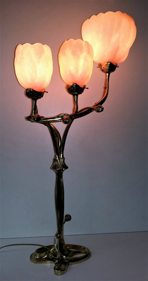 Lampe Art Nouveau Nancy style, lampe Majorelle style en pâte de verre, Magnolia rose