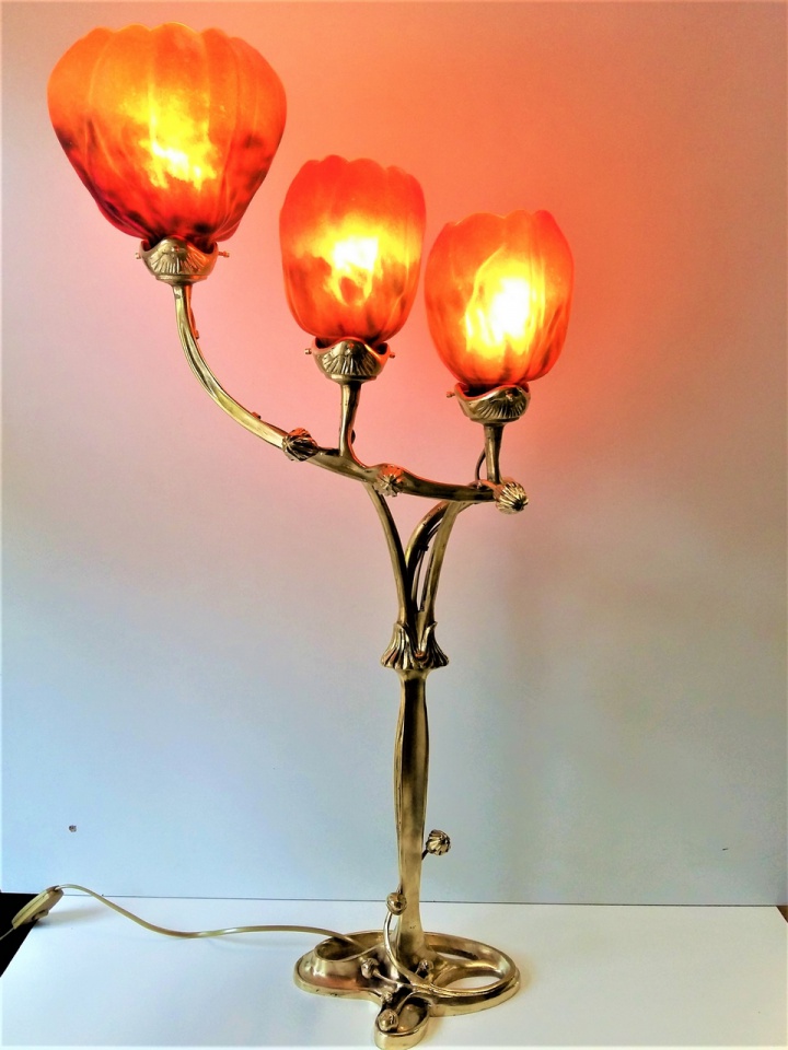 Lampe Art Nouveau Nancy style, lampe Majorelle style en pâte de verre, Magnolia Rouge