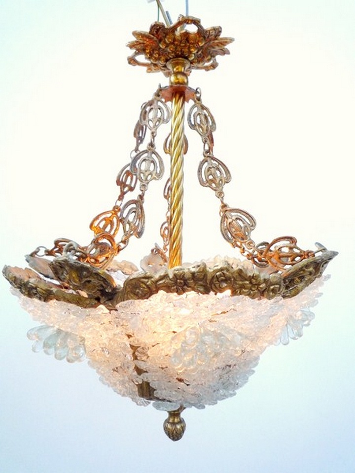 Lustre cristaux de verre, Plafonnier cristaux de verre, Suspension cristaux de verre, modèle Masque blanc. Hauteur 55 cm.Bronze et fleurs de verre