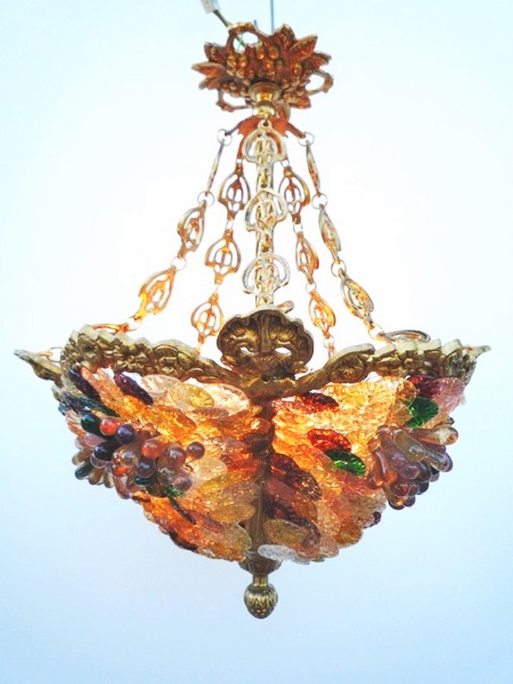 Lustre cristaux de verre, plafonnier cristaux de verre, suspension cristaux de verre, modèle Masque coloré. Hauteur 55 cm. Bronze et fleurs de verre