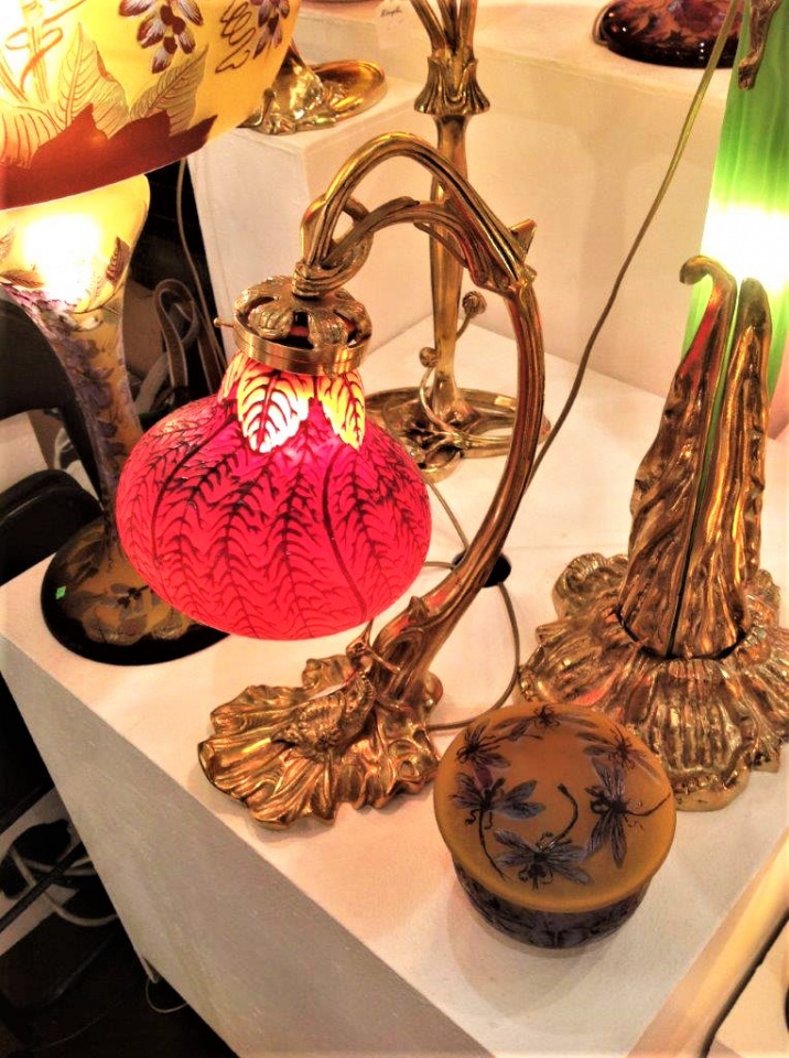 Lampe Art Nouveau en bronze, lampe Gallé style, lampe pâte de verre, modèle Escargot tulipe rouge