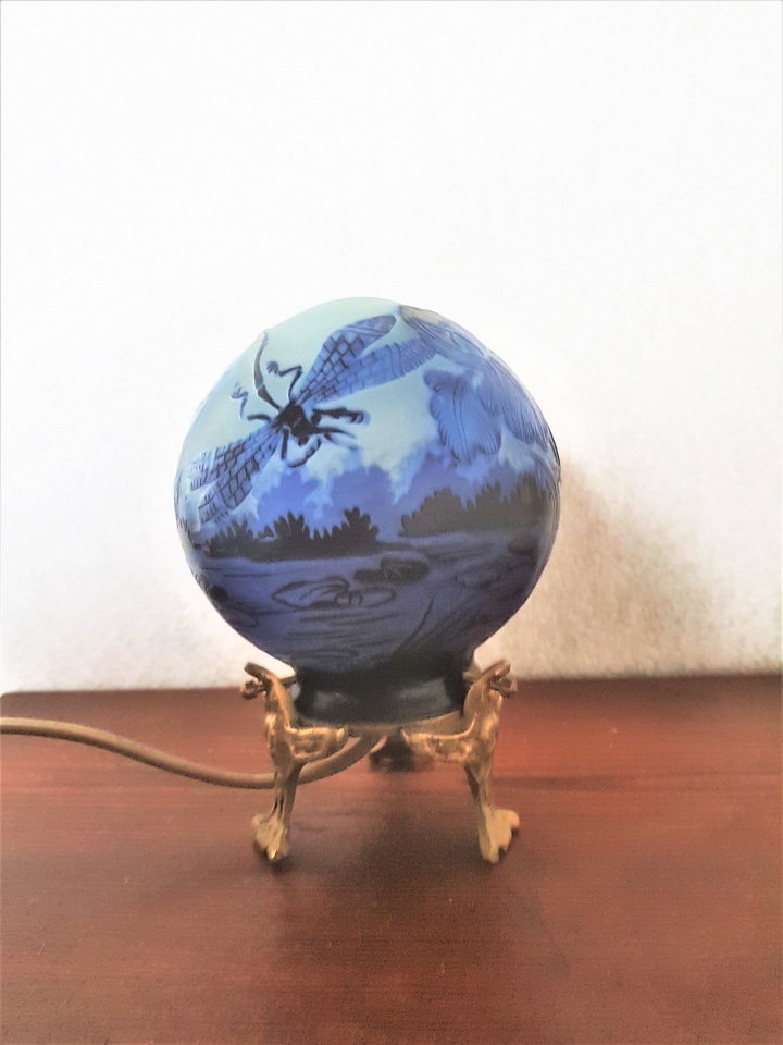 Lampe Art Nouveau en bronze, lampe Gallé style, lampe pâte de verre, modèle boule libellule bleue