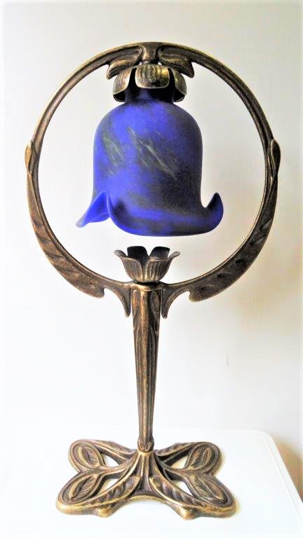 Lampe en pâte de verre, Papillon tulipe berger bleu moucheté, hauteur 45 cm, lampe pâte de verre, art nouveau