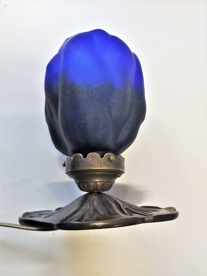 Lampe en pâte de verre, Lotus Magnolia PM tulipe Magnolia bleue, hauteur 20 cm, lampe pate de verre