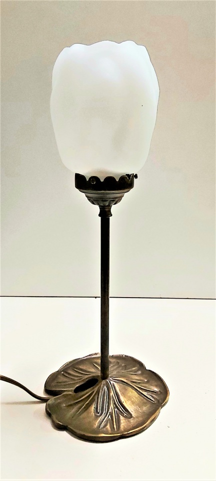 Lampe en pâte de verre, Lotus Magnolia sur tige, hauteur 40 cm, couleur blanc, lampe pâte de verre